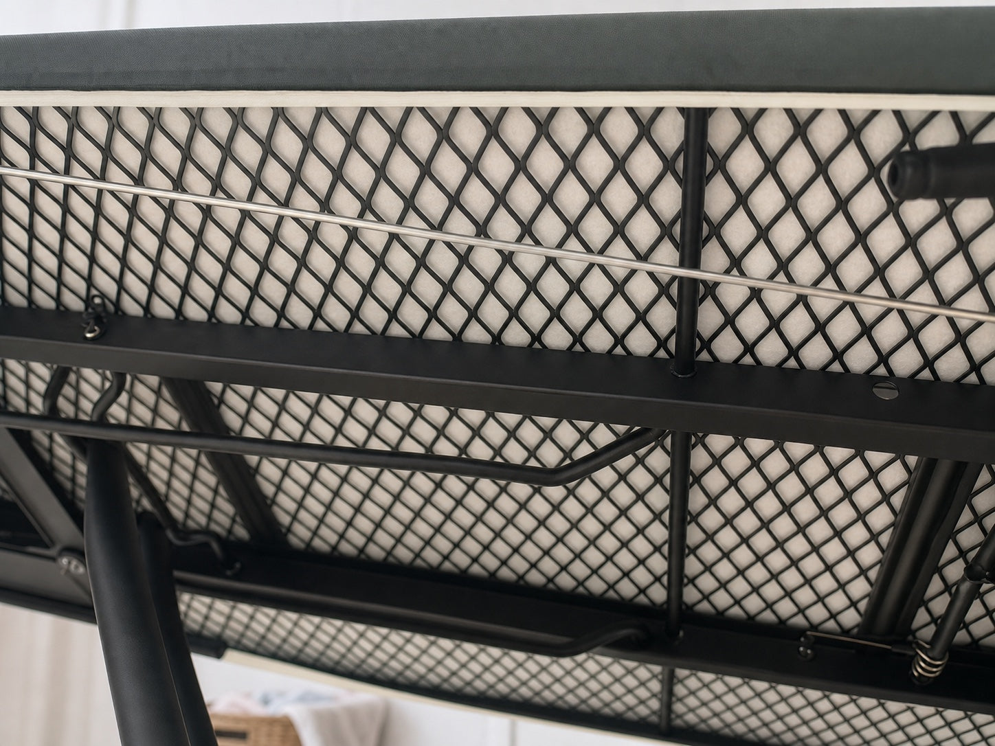 SLIETON padded cover above the breathable diamond metal mesh